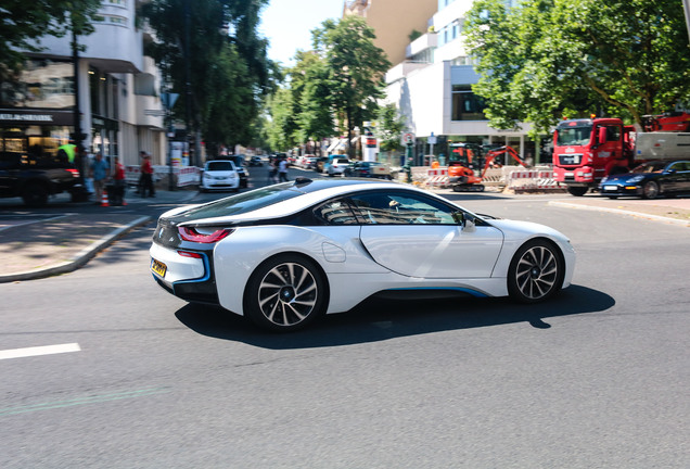 BMW i8