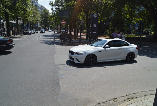 BMW M2 Coupé F87 Versus Performance