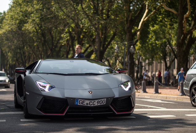 Lamborghini Aventador LP700-4 Pirelli Edition