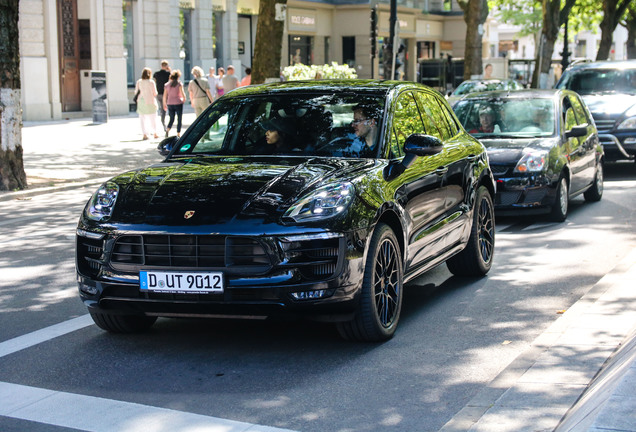 Porsche 95B Macan GTS