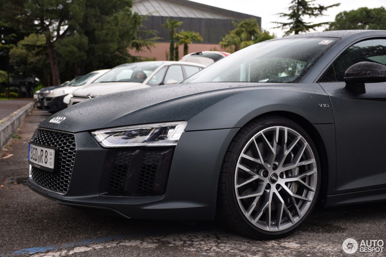 Audi R8 V10 Plus 2015