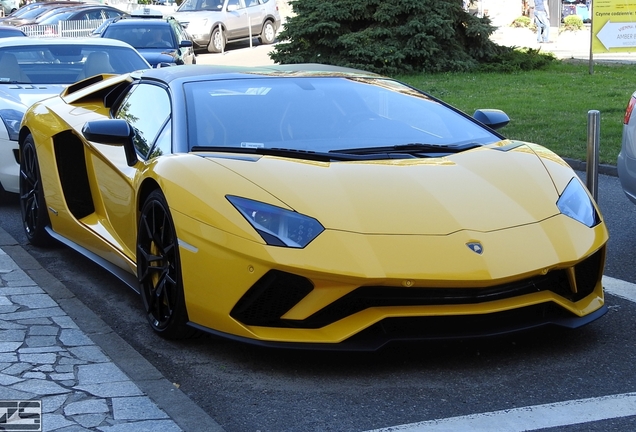 Lamborghini Aventador S LP740-4 Roadster