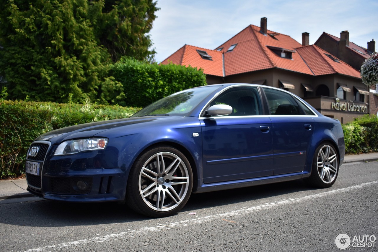 Audi RS4 Sedan