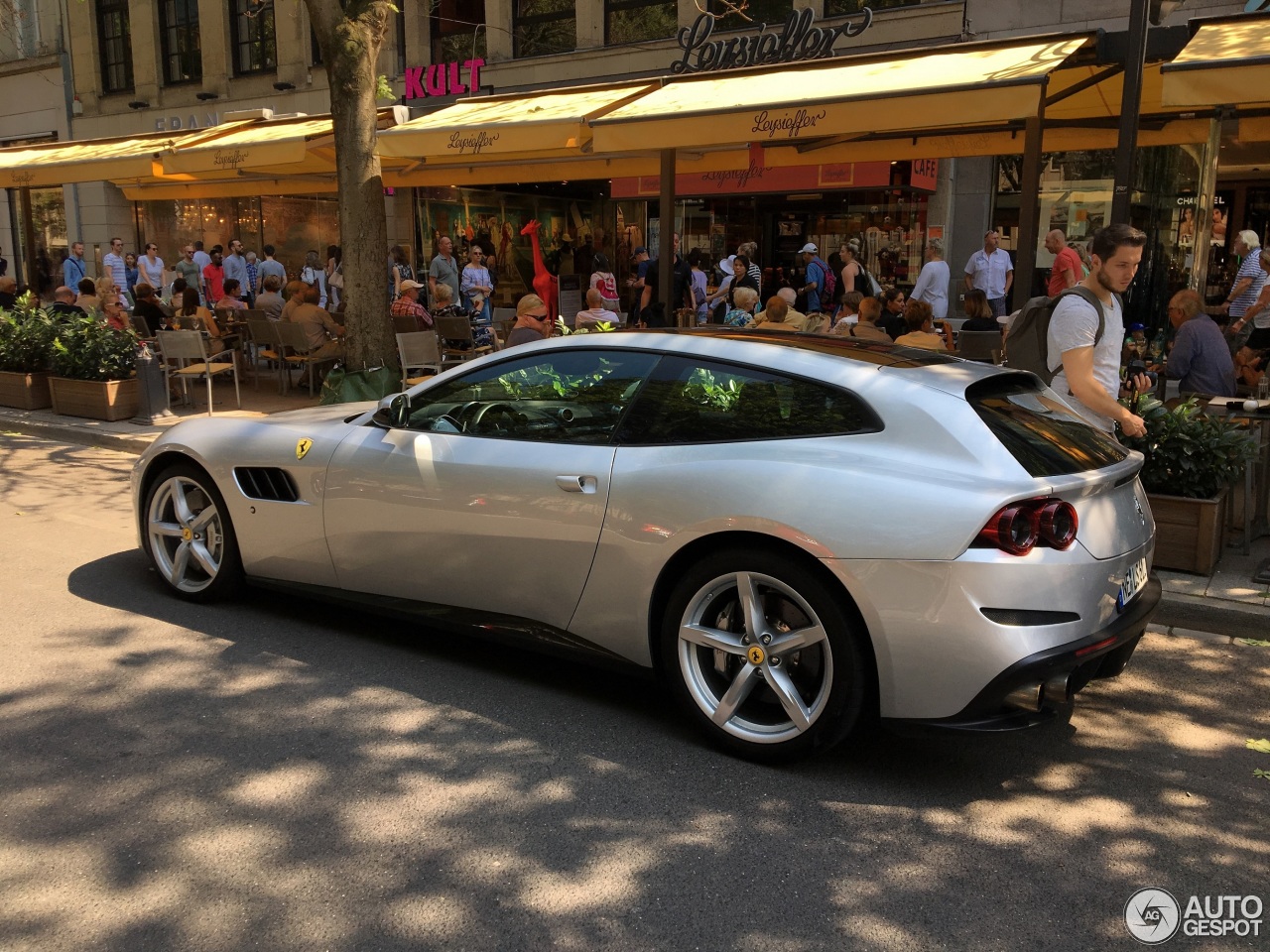 Ferrari GTC4Lusso