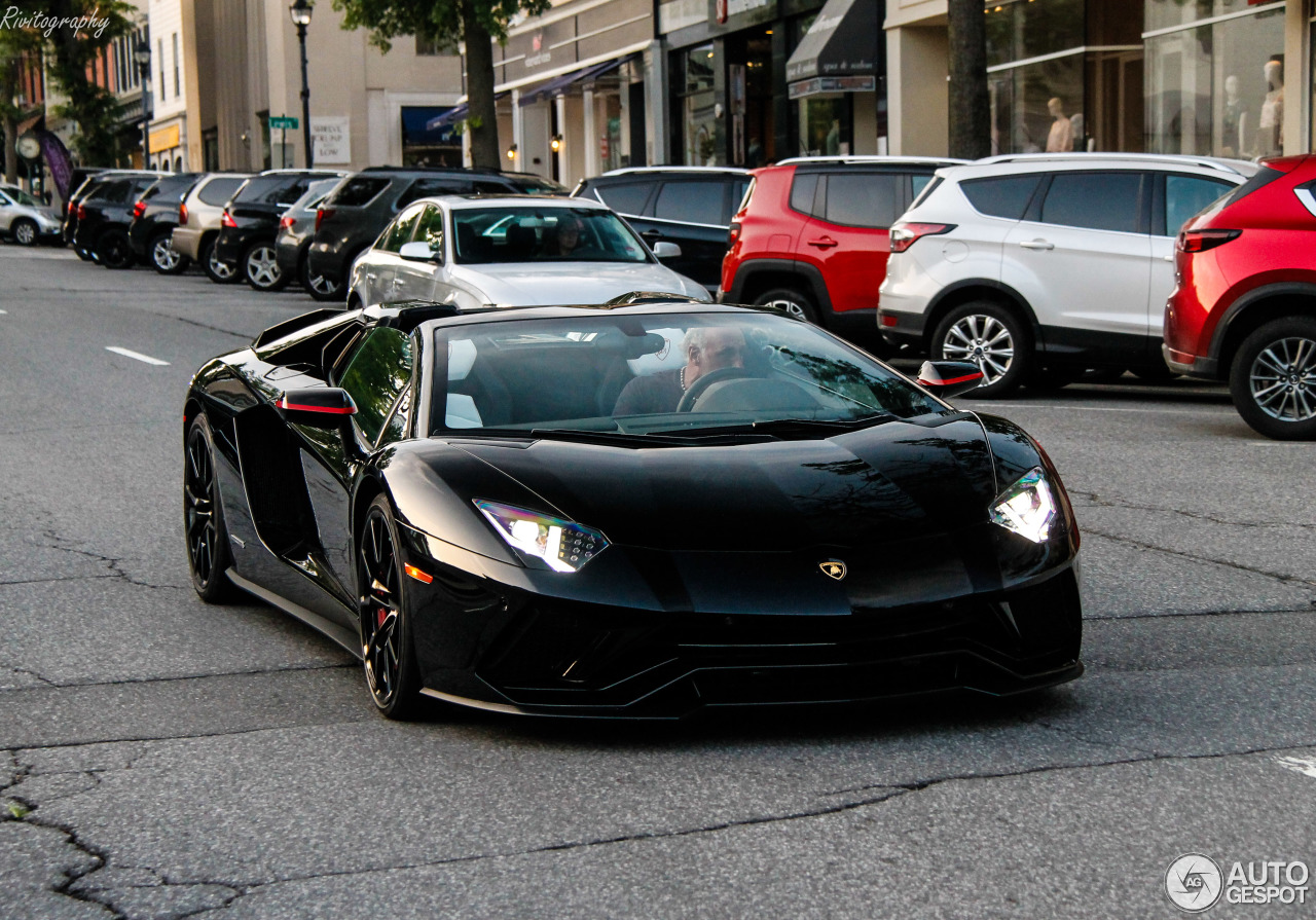 Lamborghini Aventador S LP740-4 Roadster