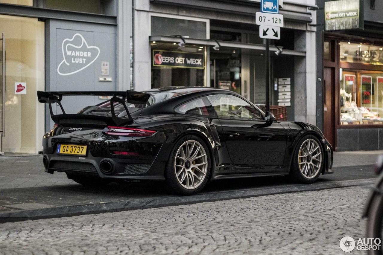 Porsche 991 GT2 RS Weissach Package