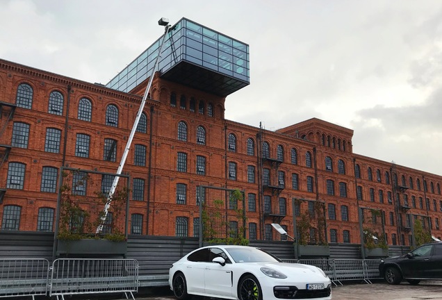 Porsche 971 Panamera Turbo S E-Hybrid