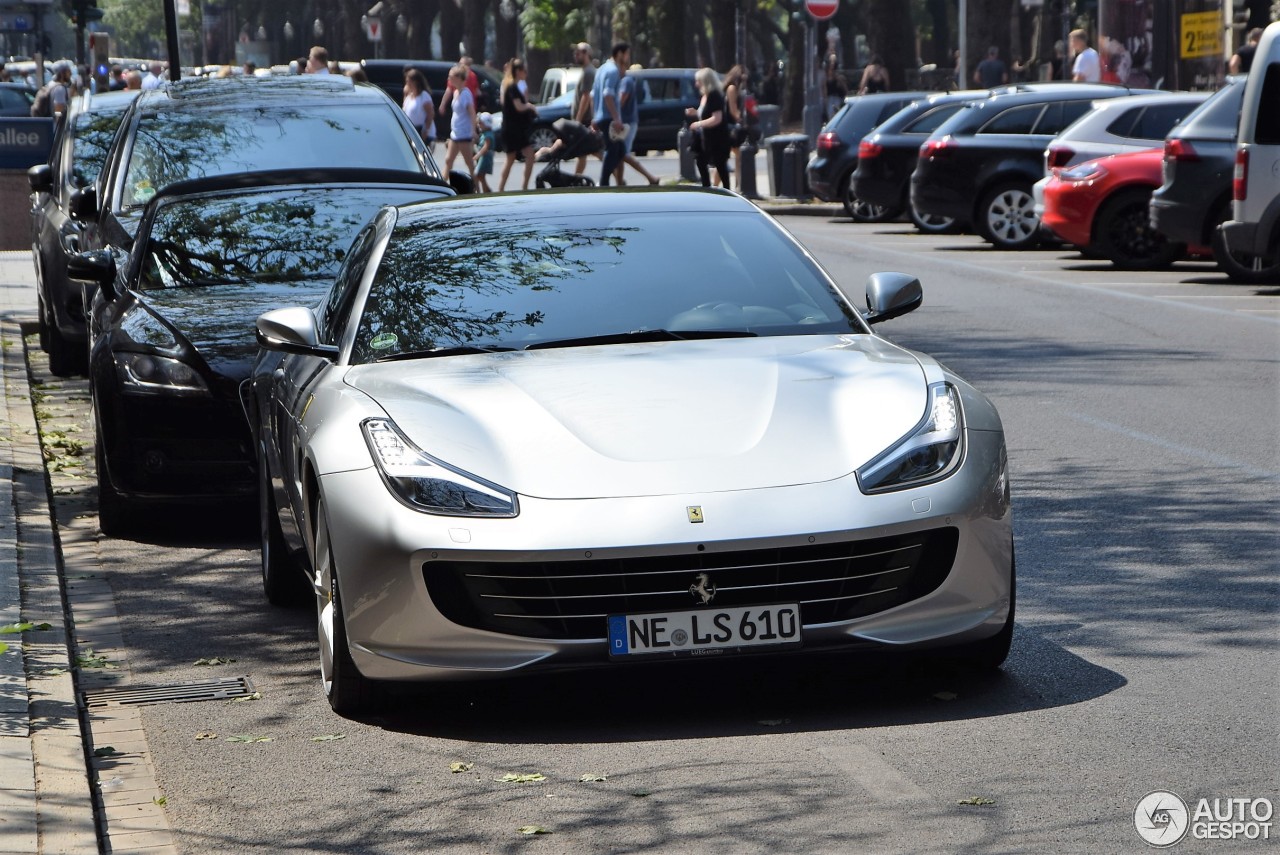 Ferrari GTC4Lusso