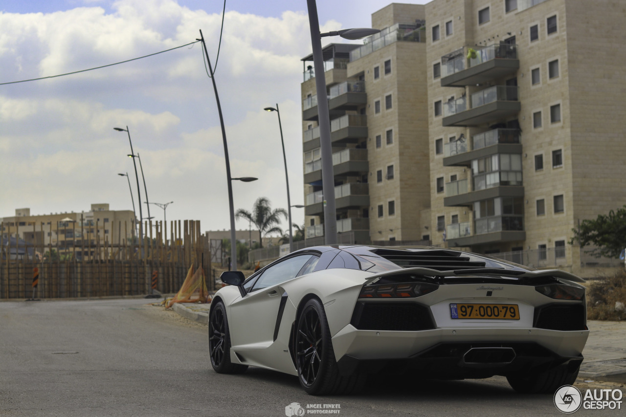 Lamborghini Aventador LP700-4 Pirelli Edition