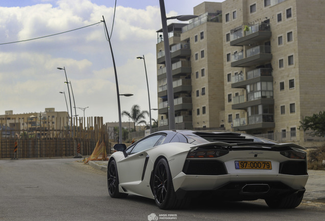 Lamborghini Aventador LP700-4 Pirelli Edition