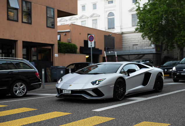 Lamborghini Aventador S LP740-4