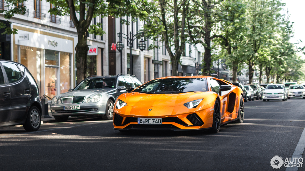 Lamborghini Aventador S LP740-4