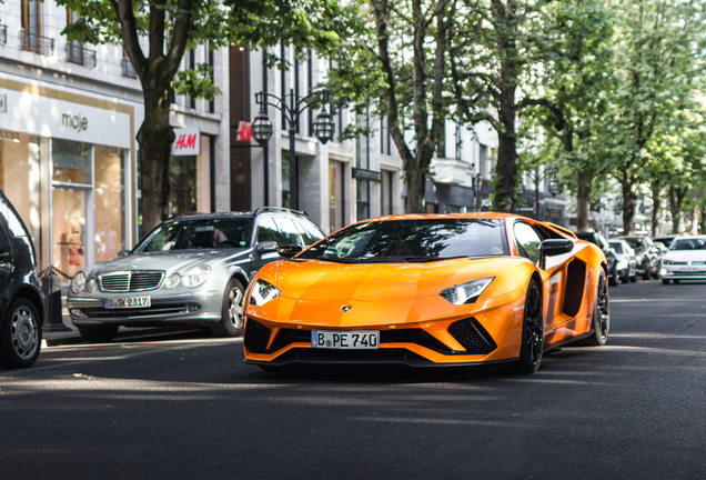 Lamborghini Aventador S LP740-4