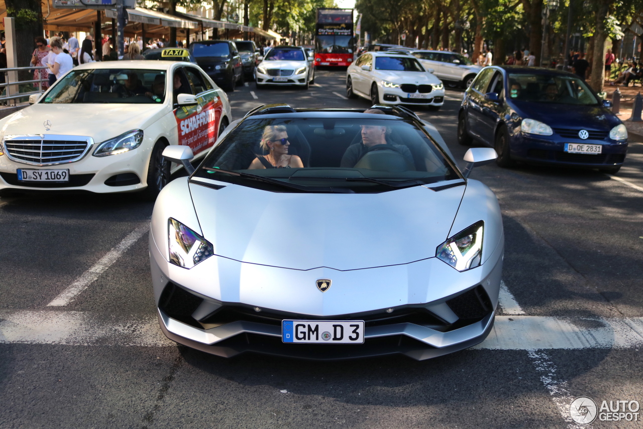 Lamborghini Aventador S LP740-4 Roadster