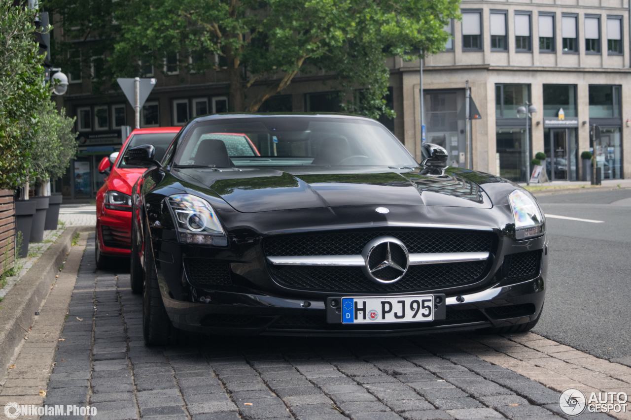 Mercedes-Benz SLS AMG