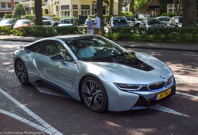 BMW i8