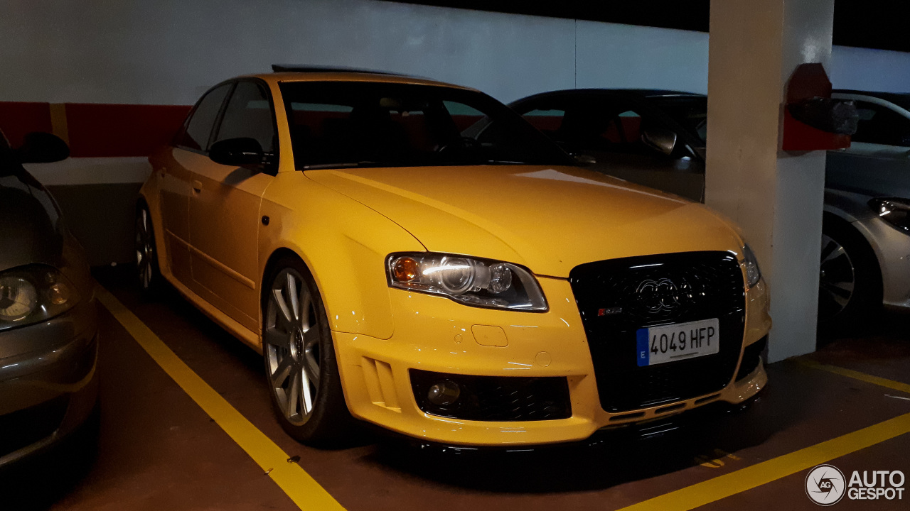 Audi RS4 Sedan