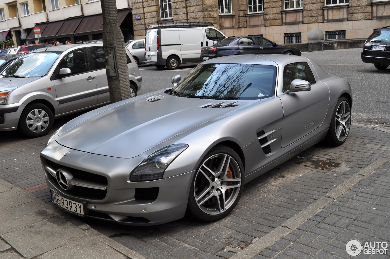 Mercedes-Benz SLS AMG