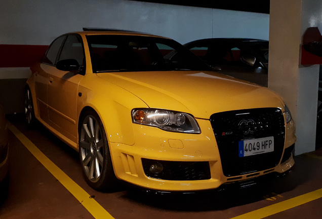 Audi RS4 Sedan