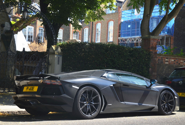 Lamborghini Aventador LP700-4 Roadster