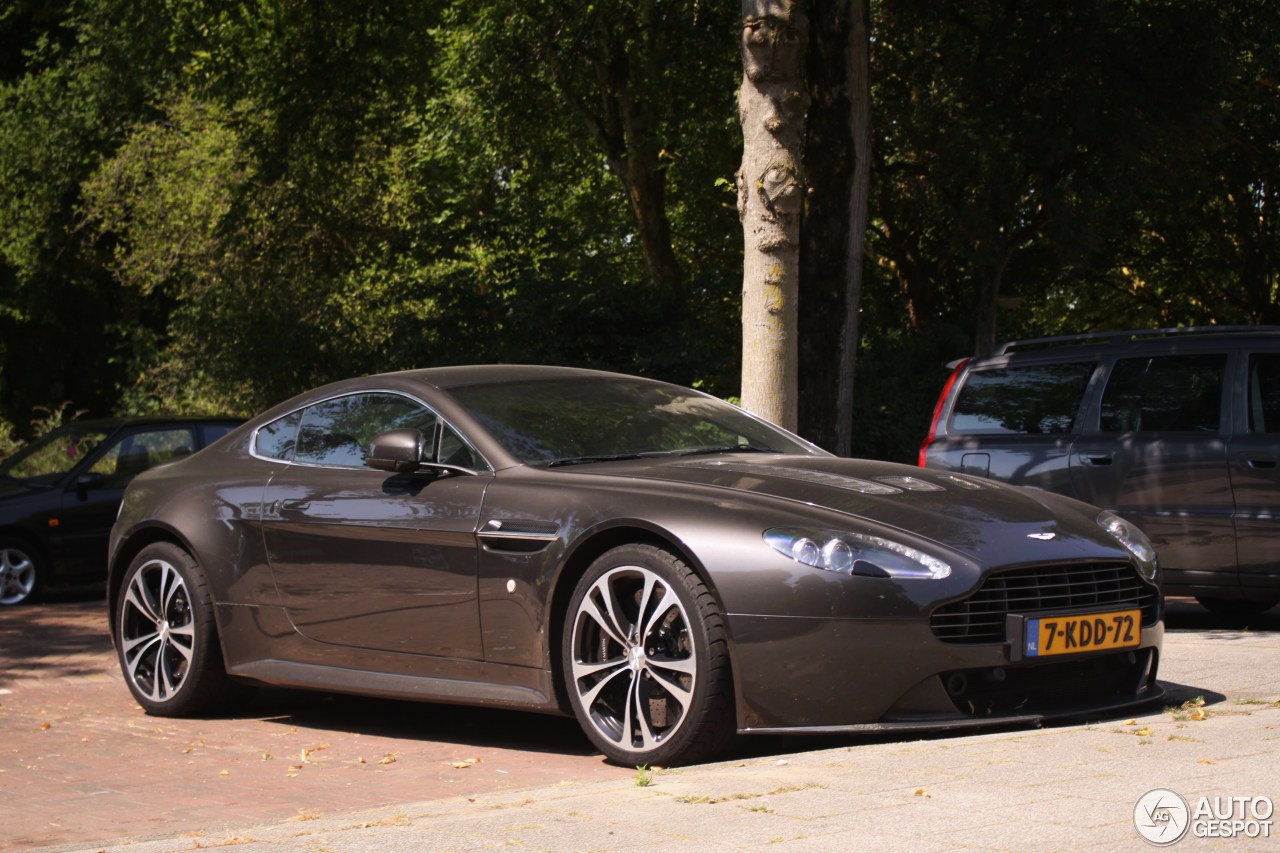 Aston Martin V12 Vantage