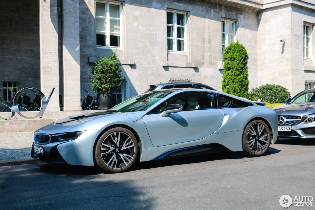 BMW i8