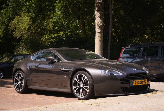 Aston Martin V12 Vantage