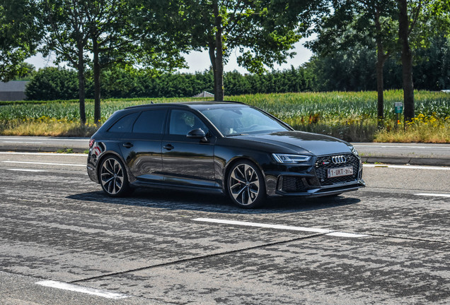 Audi RS4 Avant B9