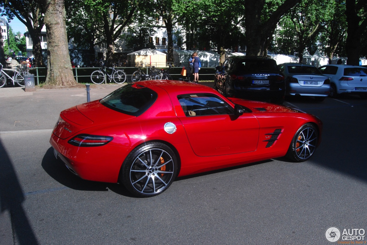 Mercedes-Benz SLS AMG