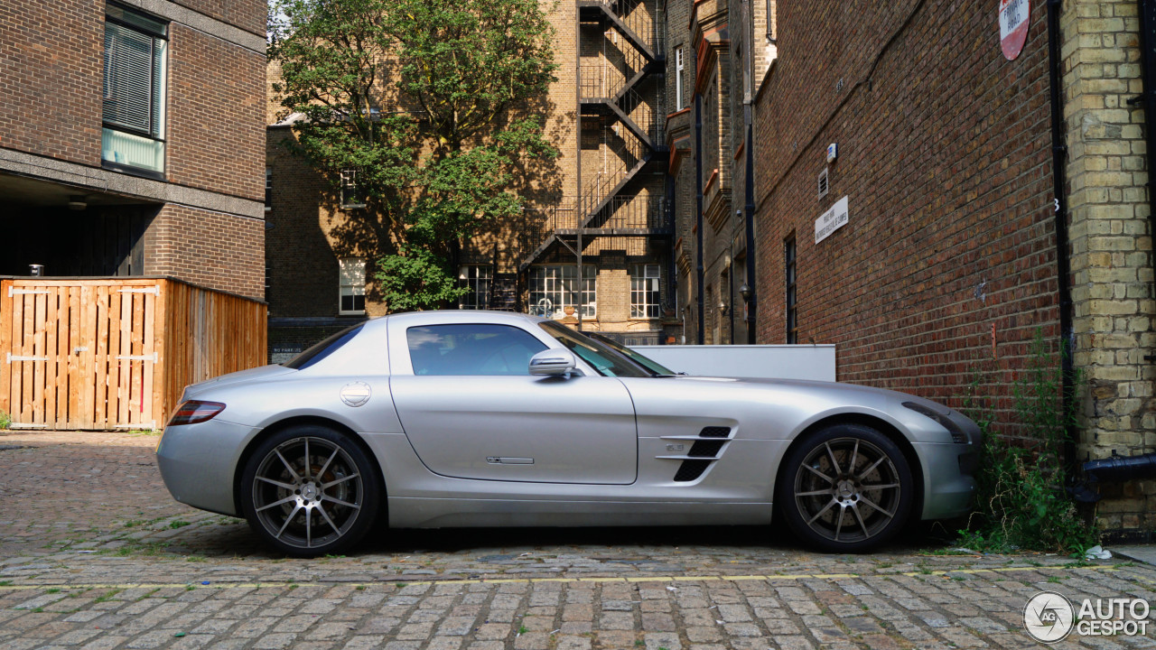 Mercedes-Benz SLS AMG