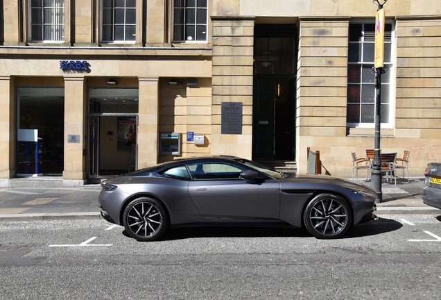 Aston Martin DB11 V8