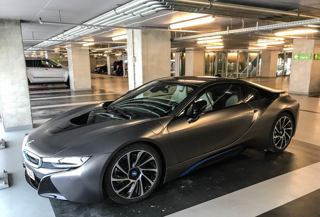 BMW i8