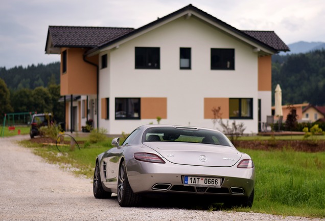 Mercedes-Benz SLS AMG