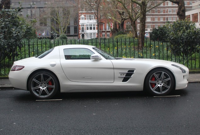 Mercedes-Benz SLS AMG