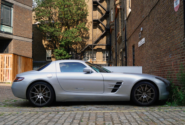 Mercedes-Benz SLS AMG