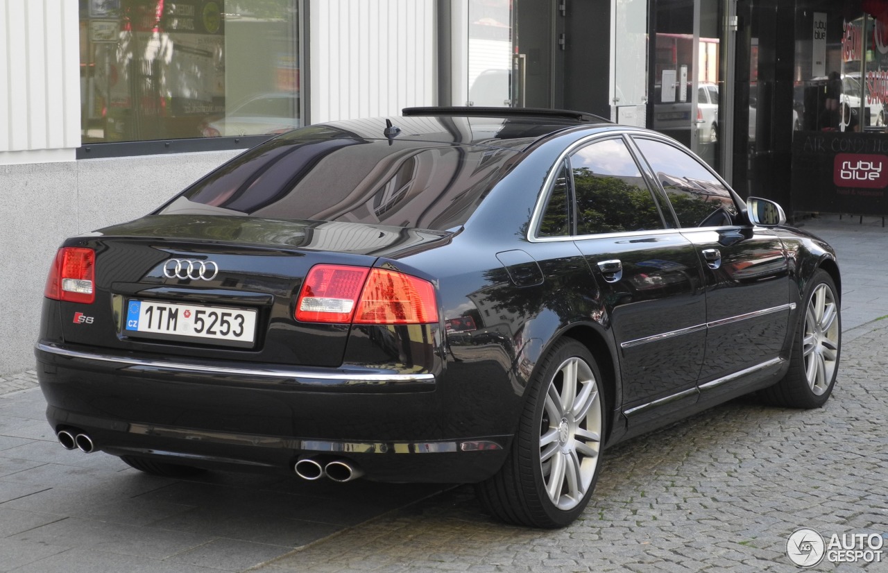 Audi S8 D3