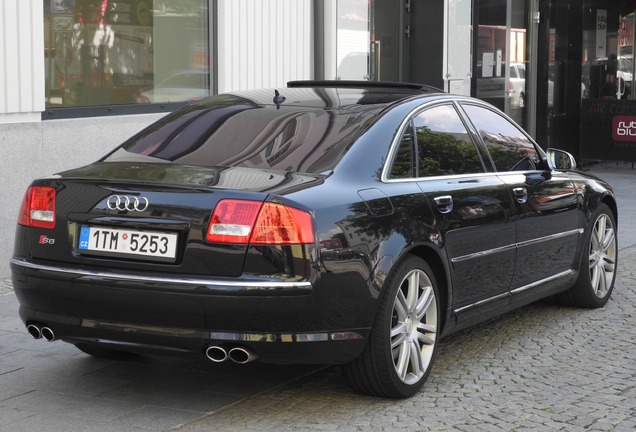 Audi S8 D3