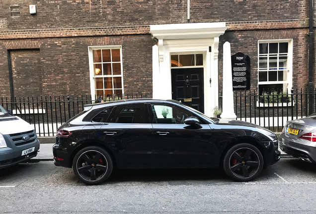 Porsche 95B Macan GTS