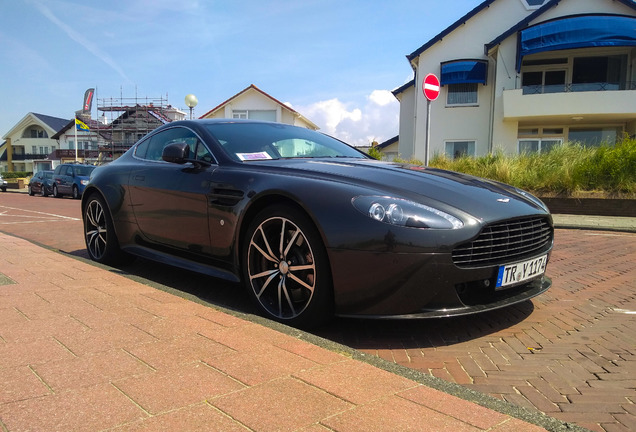 Aston Martin V8 Vantage 2012