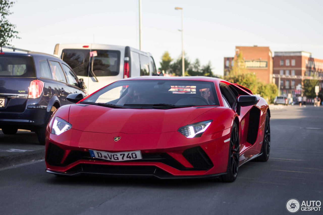 Lamborghini Aventador S LP740-4