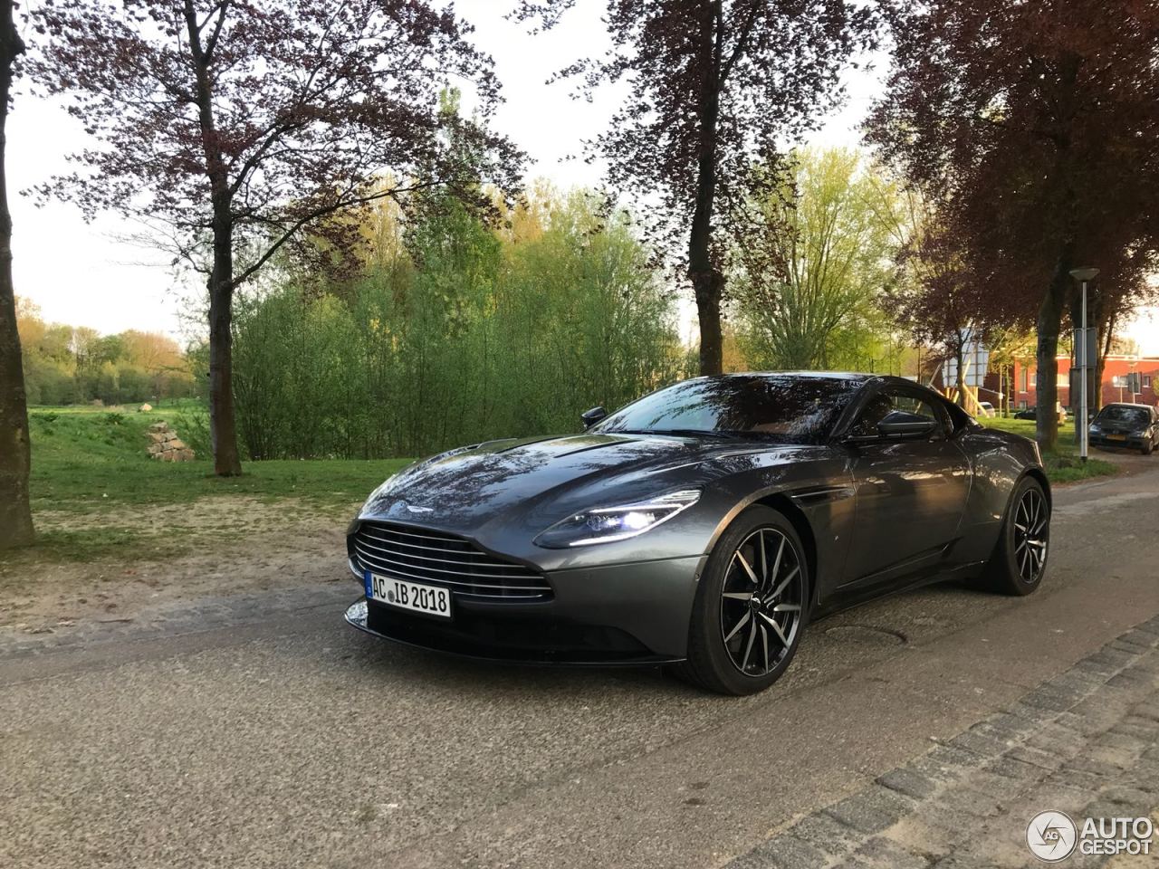 Aston Martin DB11