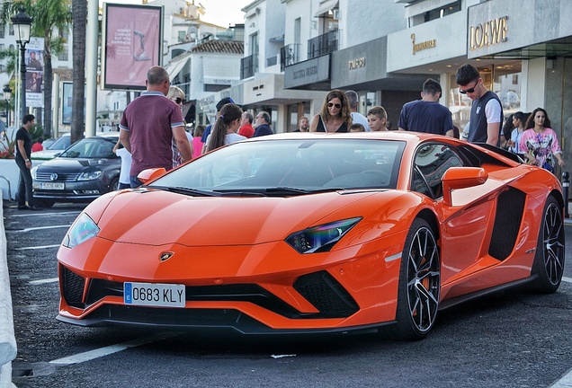 Lamborghini Aventador S LP740-4