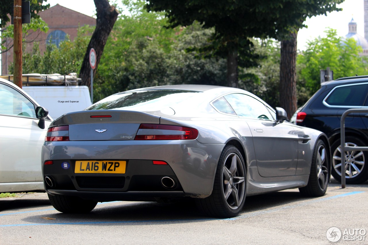 Aston Martin V8 Vantage 2012