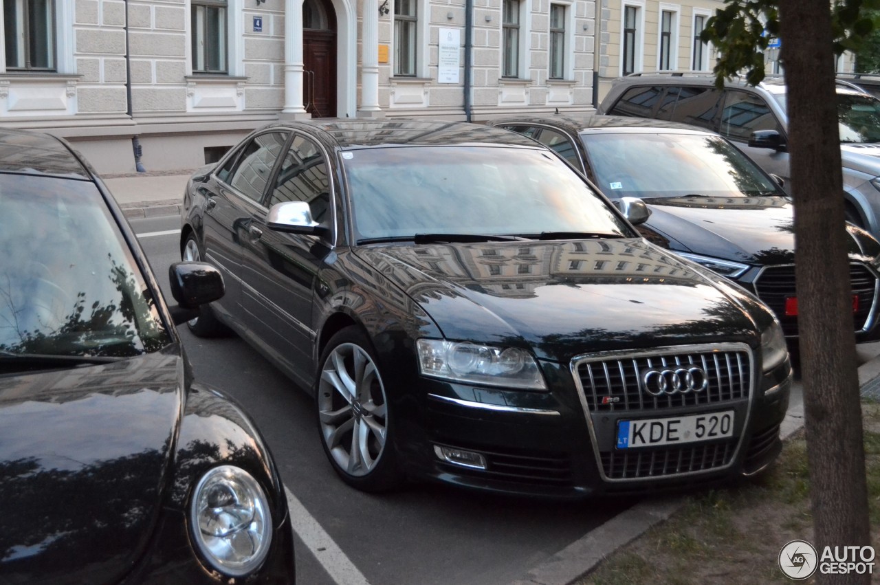 Audi S8 D3