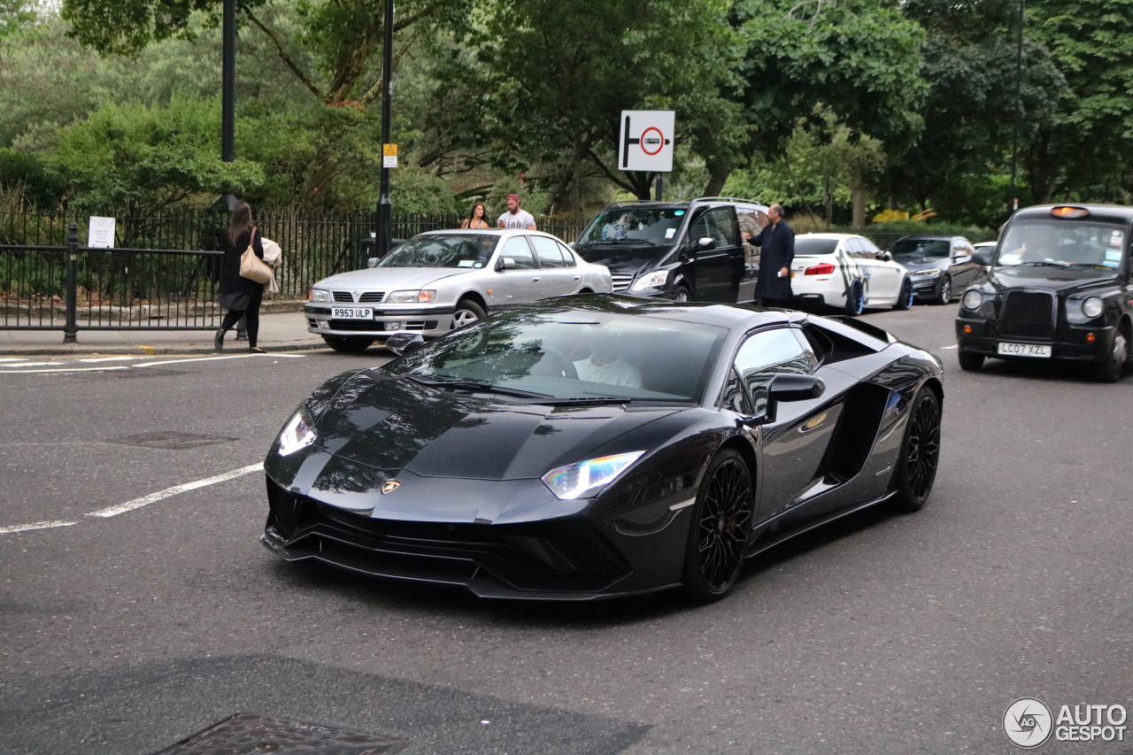 Lamborghini Aventador S LP740-4 Roadster