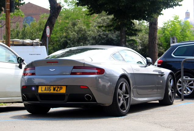 Aston Martin V8 Vantage 2012