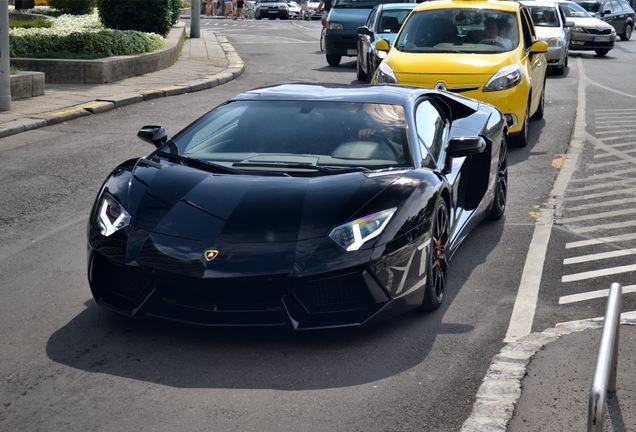 Lamborghini Aventador LP700-4