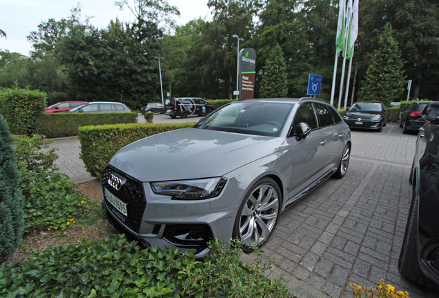 Audi RS4 Avant B9