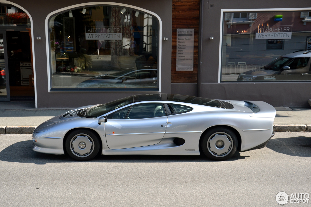 Jaguar XJ220