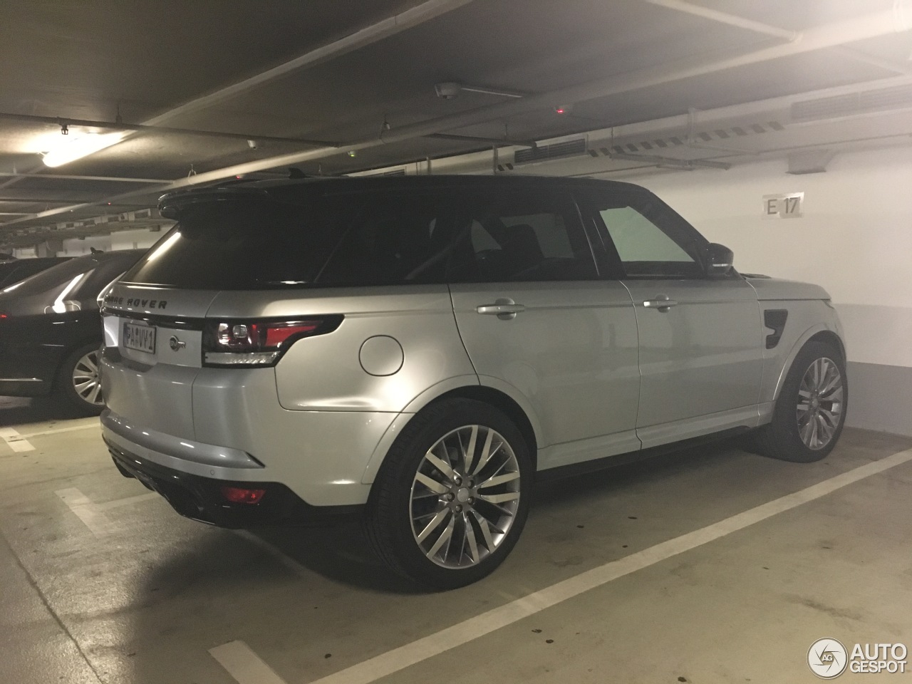 Land Rover Range Rover Sport SVR